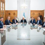 El Gobierno busca el respaldo de gobernadores para liberar dólares