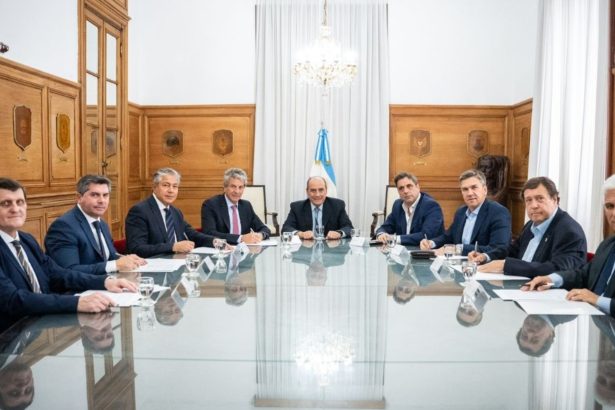 El Gobierno busca el respaldo de gobernadores para liberar dólares
