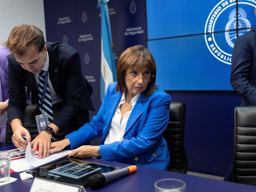 Patricia Bullrich respalda al policía tras tiroteo que hirió a un niño