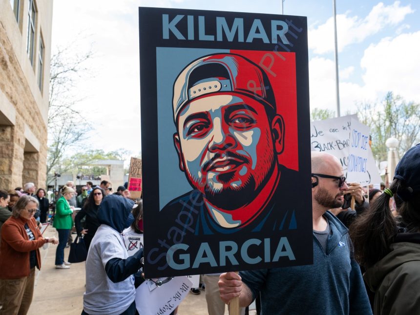 El Salvador repatria a inmigrante deportado por error a EE. UU
