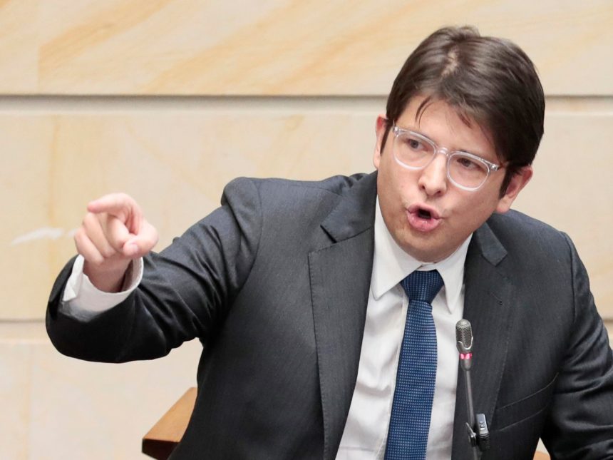 Descubre a Miguel Uribe Turbay: Política, tragedia y rivalidad con Petro