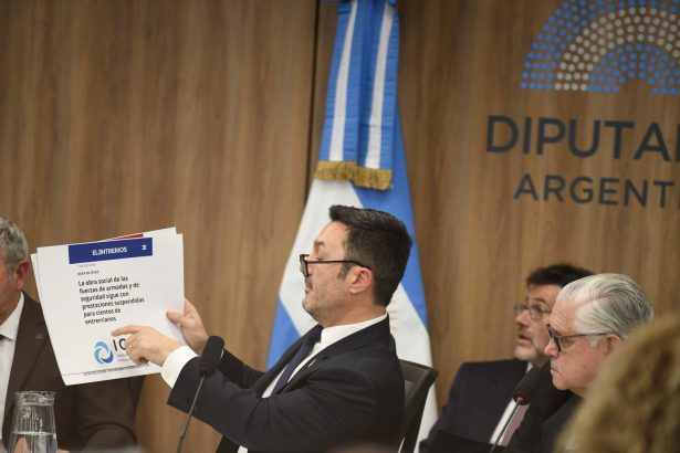 Renuncia del presidente del IOSFA: Crisis y deuda de $120 mil millones