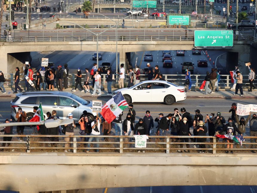 Trump despliega 700 marines en Los Ángeles: Aumento de redadas migratorias