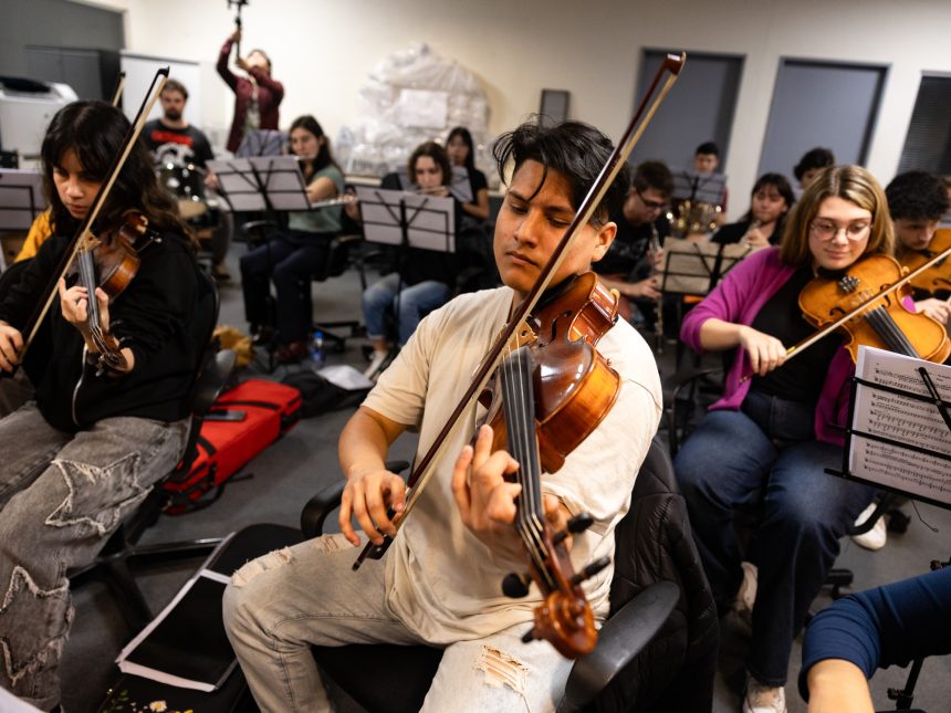 Taylor Sinfónico: ¡Adolescentes cantan y bailan con orquesta en vivo!