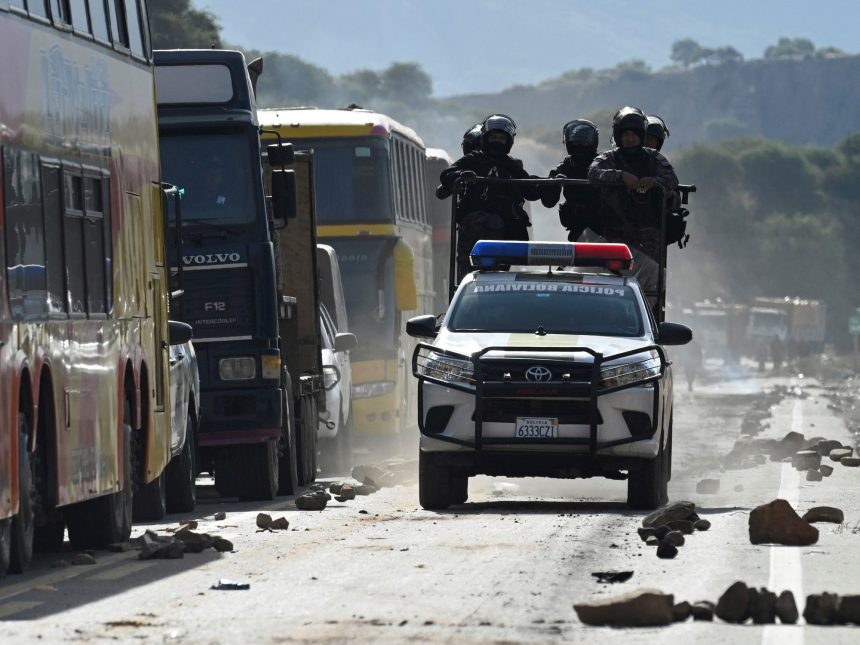 Tragedia en Bolivia: Dos policías fallecen en violentos enfrentamientos
