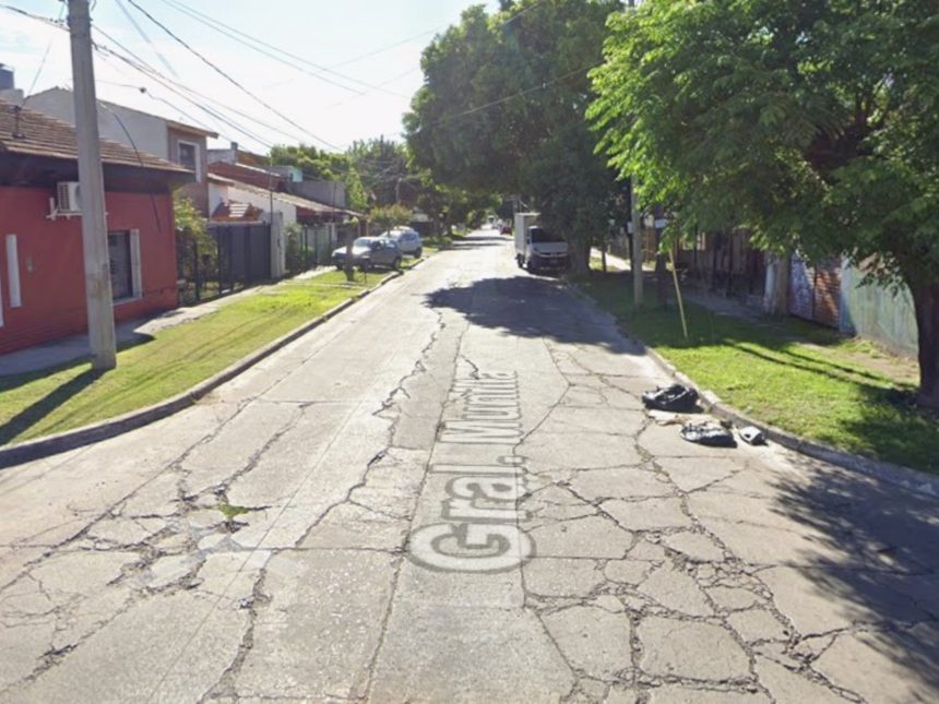 Policía de Castelar enfrenta a motochorros: un delincuente muerto