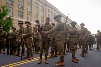 Trump celebra su cumpleaños con desfile militar y protestas masivas