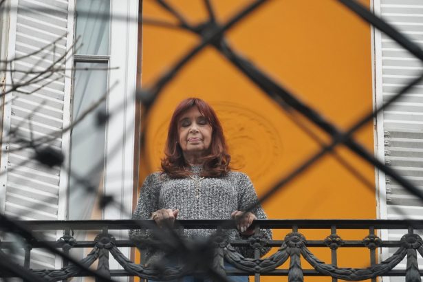 El Gobierno busca notificar a Cristina Kirchner en casa para evitar protestas