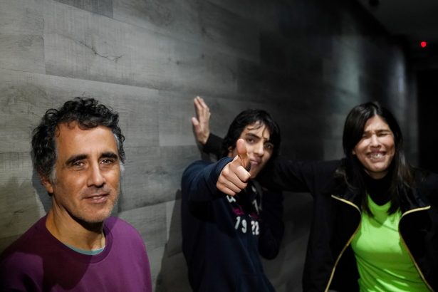 El conmovedor viaje de un director y su hijo con autismo