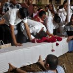 Desgarradora despedida: funerales de las 280 víctimas de Air India