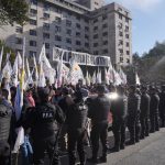 Justicia exige al Gobierno garantizar seguridad en Comodoro Py tras detención de Cristina Kirchner