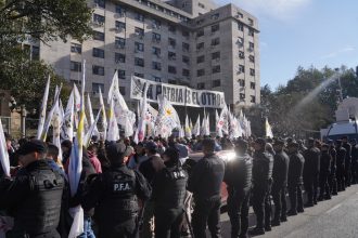 Justicia exige al Gobierno garantizar seguridad en Comodoro Py tras detención de Cristina Kirchner