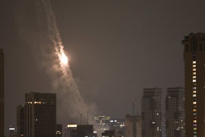 Impacto de Misil Cerca de Embajada: Irán Ataca a Israel