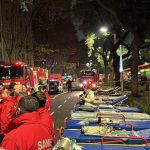 Incendio en Monserrat: 40 familias evacuadas y 12 brigadas de bomberos