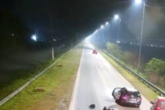 Joven salta de auto en movimiento tras desvío del GPS: ¡Increíble!