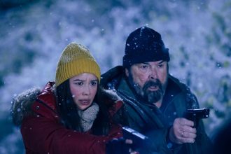 Descubre a Mikaela en Netflix: De tormenta perfecta a hilarante torpeza
