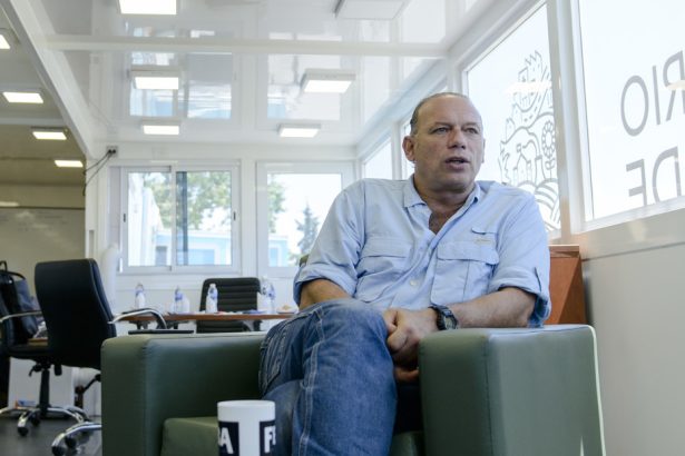 Descubre la sorprendente vida de Sergio Berni en Bariloche: inversiones y privilegios