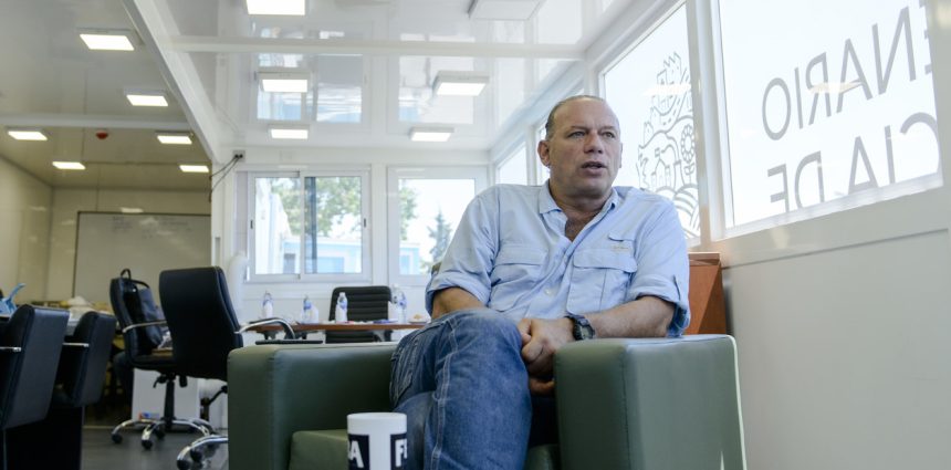 Descubre la sorprendente vida de Sergio Berni en Bariloche: inversiones y privilegios