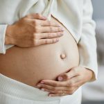 Urgente: Pediatras advierten sobre riesgos en embarazos que amenazan a bebés