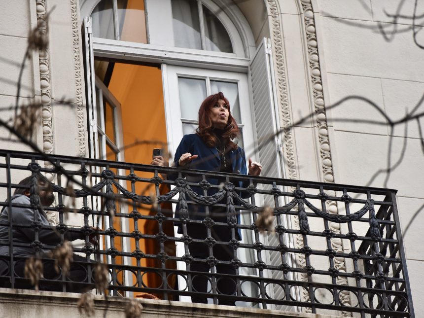 Descubre el círculo íntimo de Cristina y su vida diaria en San José 1111