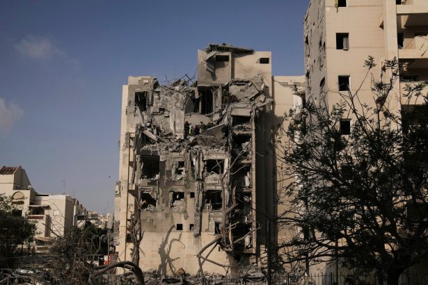 Irán lanza misiles a Israel tras anuncio de Trump: 4 muertos