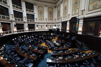 El alto costo de la banca: $100 millones mensuales para bonaerenses