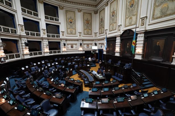 El alto costo de la banca: $100 millones mensuales para bonaerenses