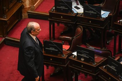 Senadora K llama ‘mentiroso’ a Francos y Jefe de Gabinete se retira