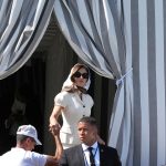 Bezos y Sánchez: La Boda de Secretos que Todos Conocen