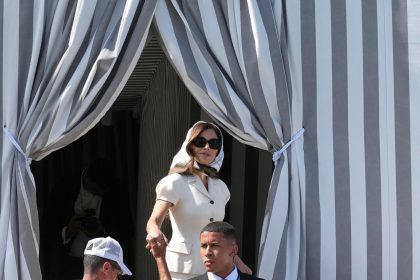 Bezos y Sánchez: La Boda de Secretos que Todos Conocen