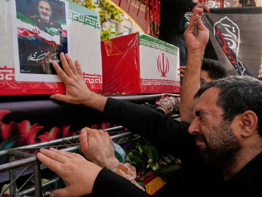 Irán rinde homenaje a héroes caídos en conflicto con Israel