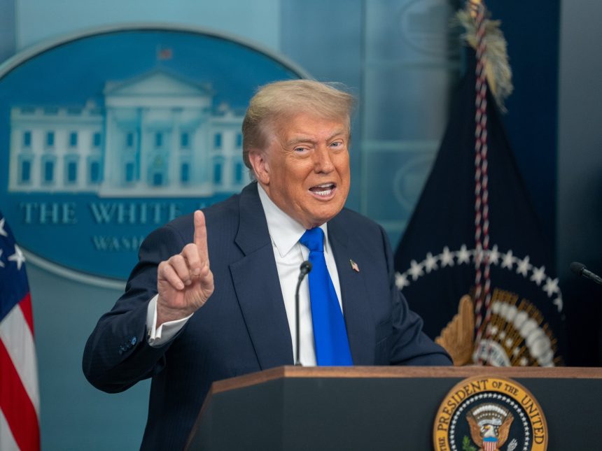 Trump planea desmantelar la principal agencia de Inteligencia tras guerra