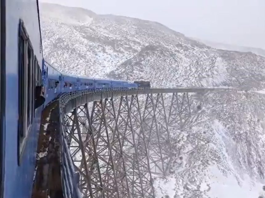 Una nevada mágica transforma el viaje en el Tren a las Nubes