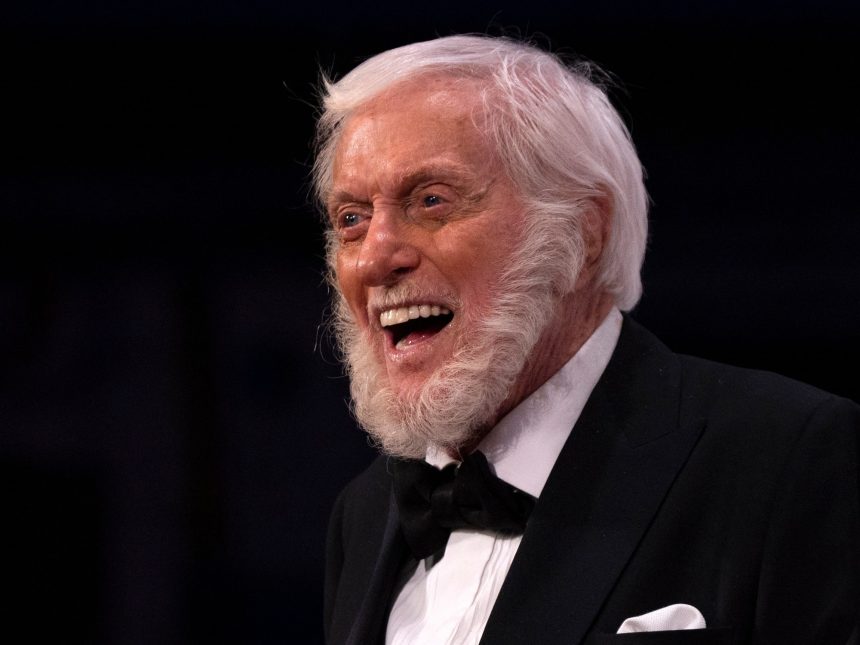 Preocupación por Dick Van Dyke: Suspende encuentro con fans a los 99
