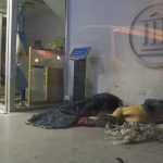 Tragedia en la Calle: Dos Hombres y un Bebé Mueren por Frío Polar