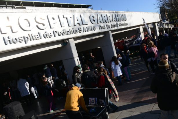 Residentes del Garrahan: ‘El Gobierno precariza nuestra residencia