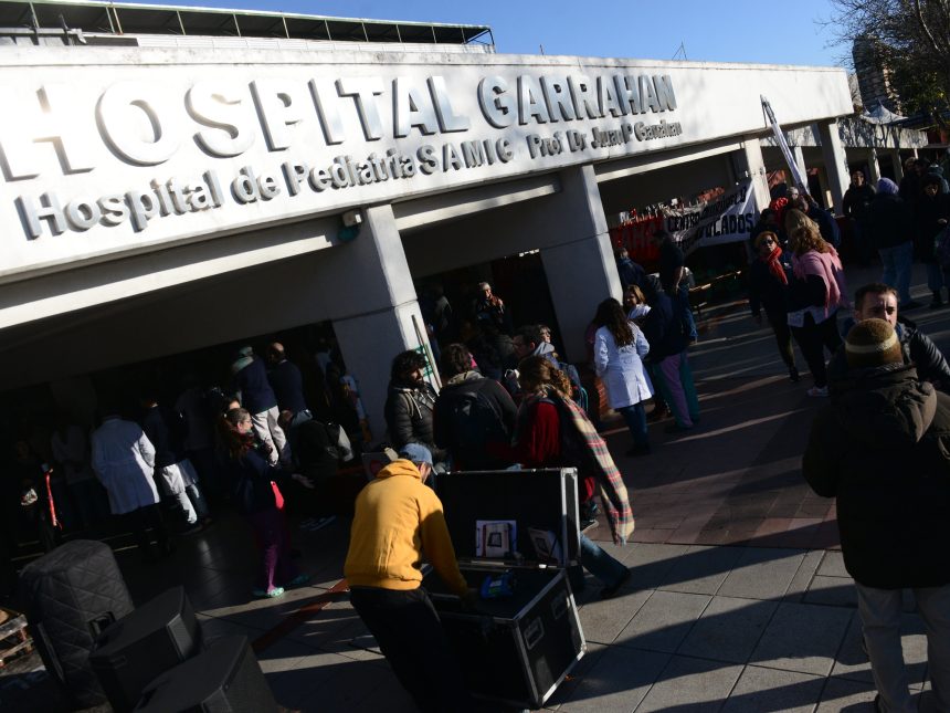 Residentes del Garrahan: ‘El Gobierno precariza nuestra residencia