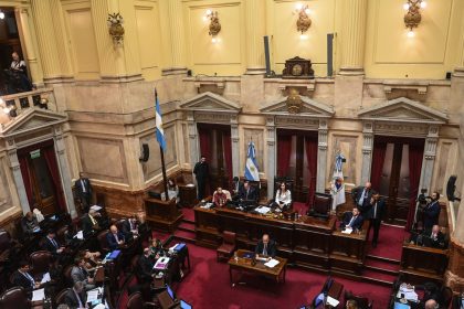 Los Gobernadores Desafían al Gobierno y Logran Fondos en el Senado