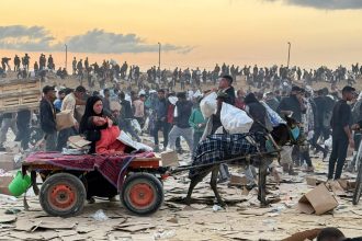 Guardias de EE. UU. disparan a palestinos en busca de comida en Gaza