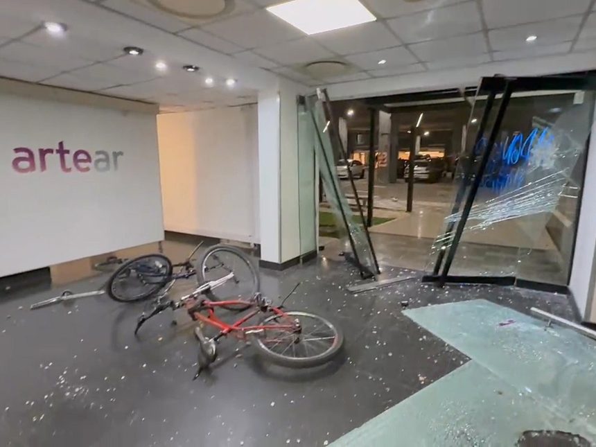 Indagan a tres camporistas por el ataque al edificio de TN