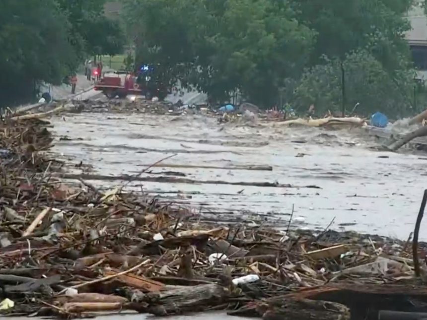 Inundaciones devastadoras en Texas: 13 muertos y 23 desaparecidas