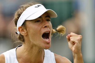 Solana Sierra brilla en Wimbledon: derrota a Bucsa y avanza a octavos