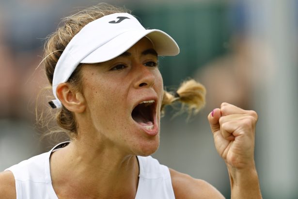 Solana Sierra brilla en Wimbledon: derrota a Bucsa y avanza a octavos