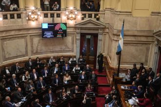 Senadores en Acción: Gobernadores y Oposición Unen Fuerzas Contra Milei