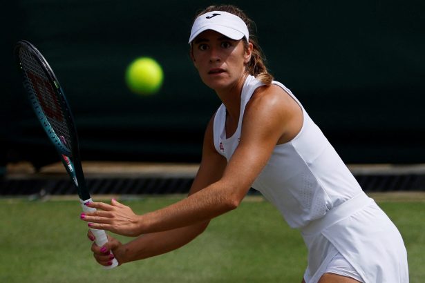 Adiós a Solana Sierra en Wimbledon: Siegemund brilla bajo la lluvia