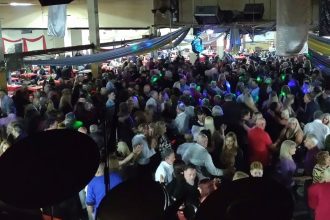 El ingeniero que llena multitudes: la milonga más grande del mundo