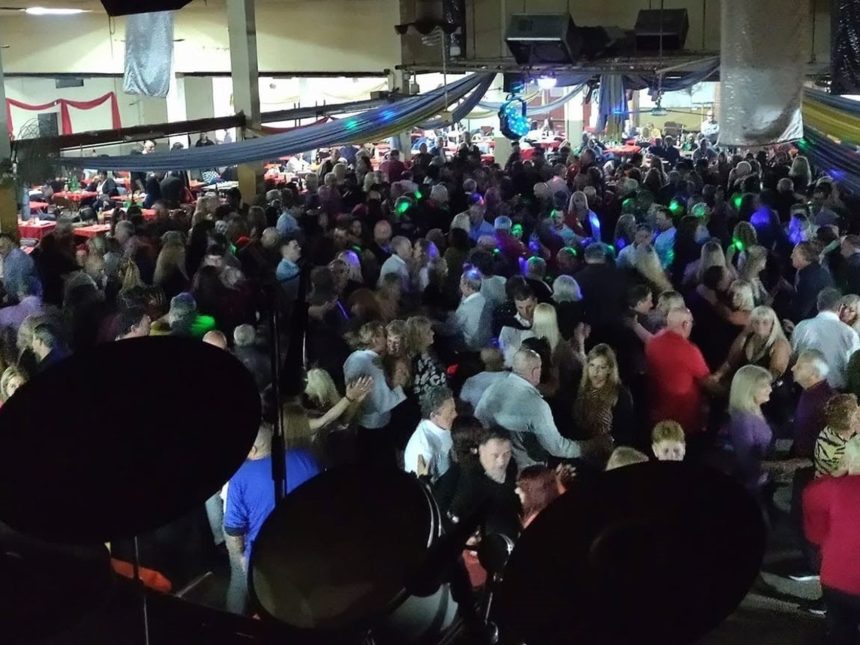 El ingeniero que llena multitudes: la milonga más grande del mundo
