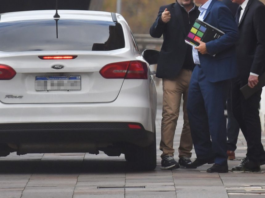 Descubre la asombrosa deuda de multas de autos oficiales del gobierno