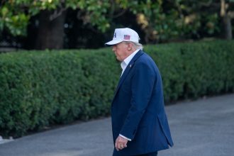 Trump Retrasa Aranceles al 1° de Agosto y Aumenta la Tensión Comercial
