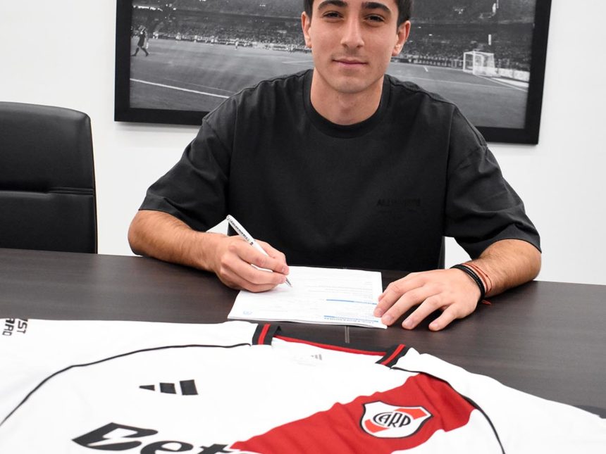 Juan Bautista Dadín: El goleador de 100 millones que desata pasiones